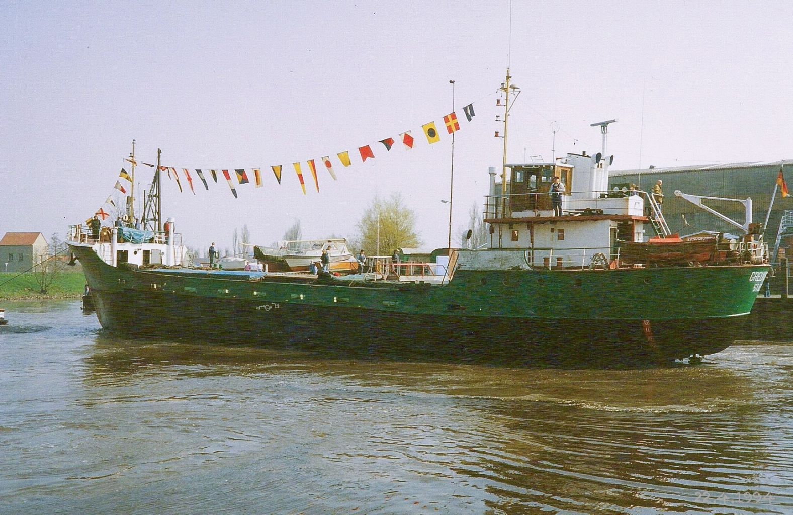 Die Greundiek mit Flaggenschmuck im April 1994
